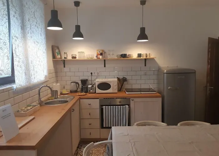 2 Bedroom Apartment Near Heroes Square