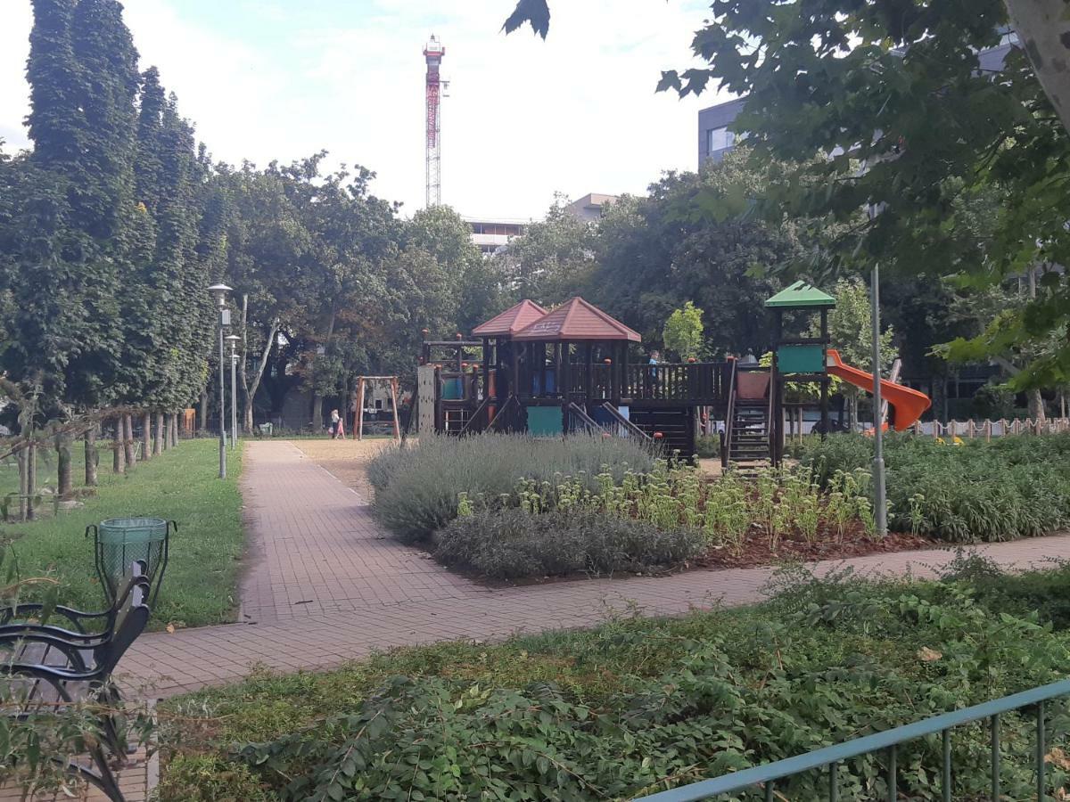 2 Bedroom Near Heroes Square Apartmán