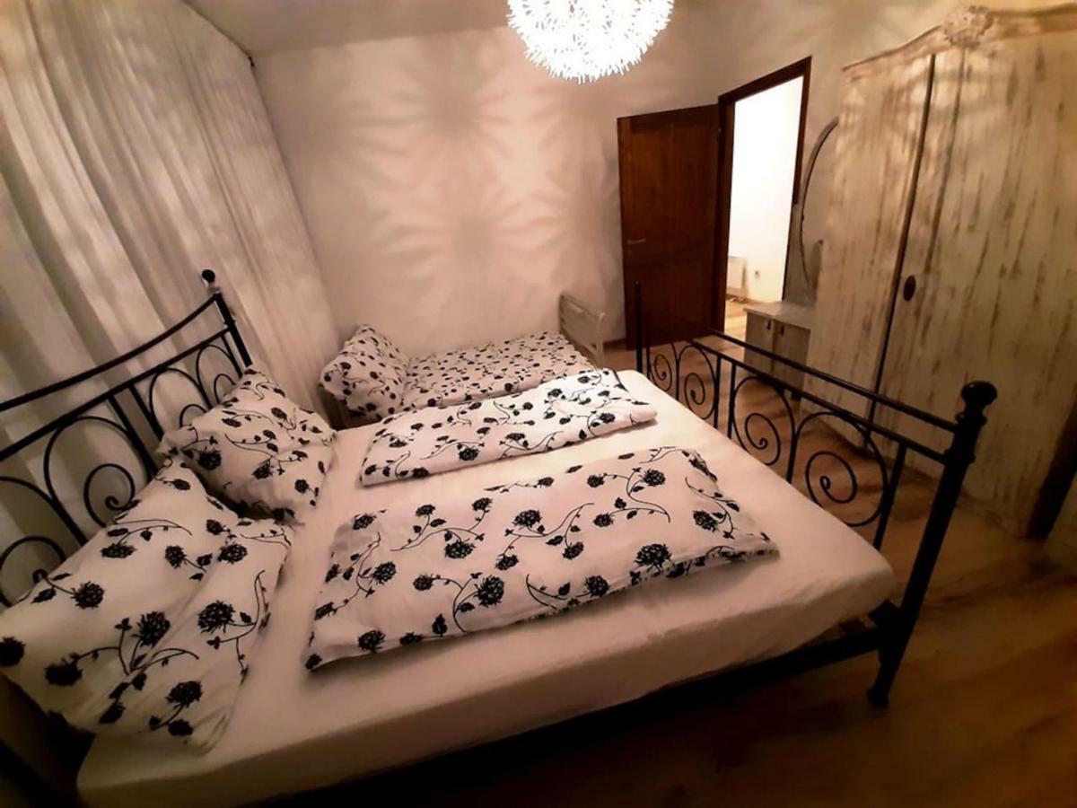 2 Bedroom Near Heroes Square Apartment