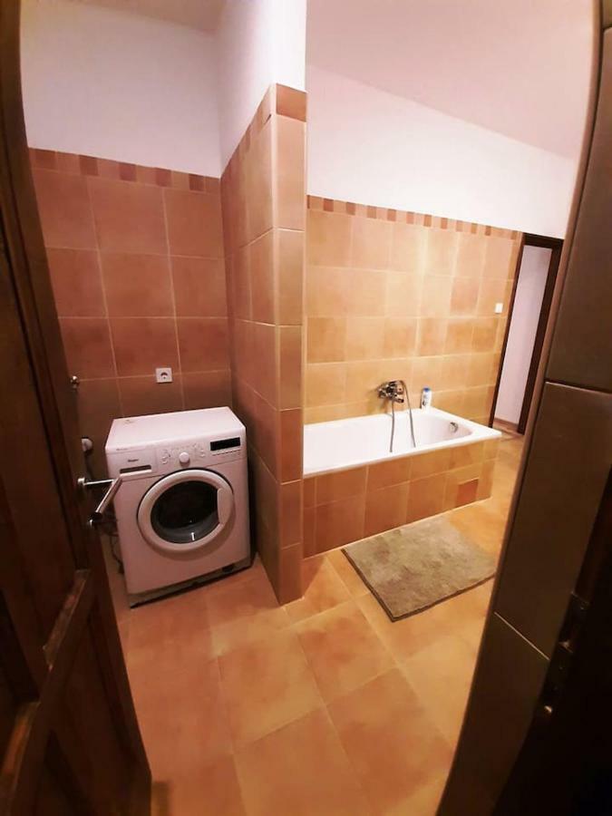 Apartment 2 Bedroom Near Heroes Square *
