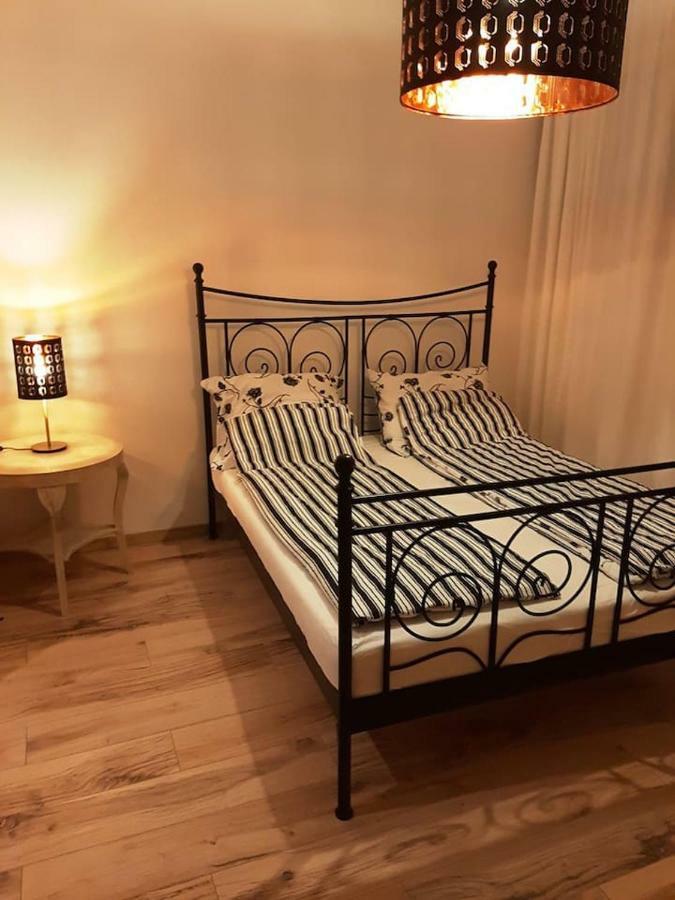 Apartment 2 Bedroom Near Heroes Square *