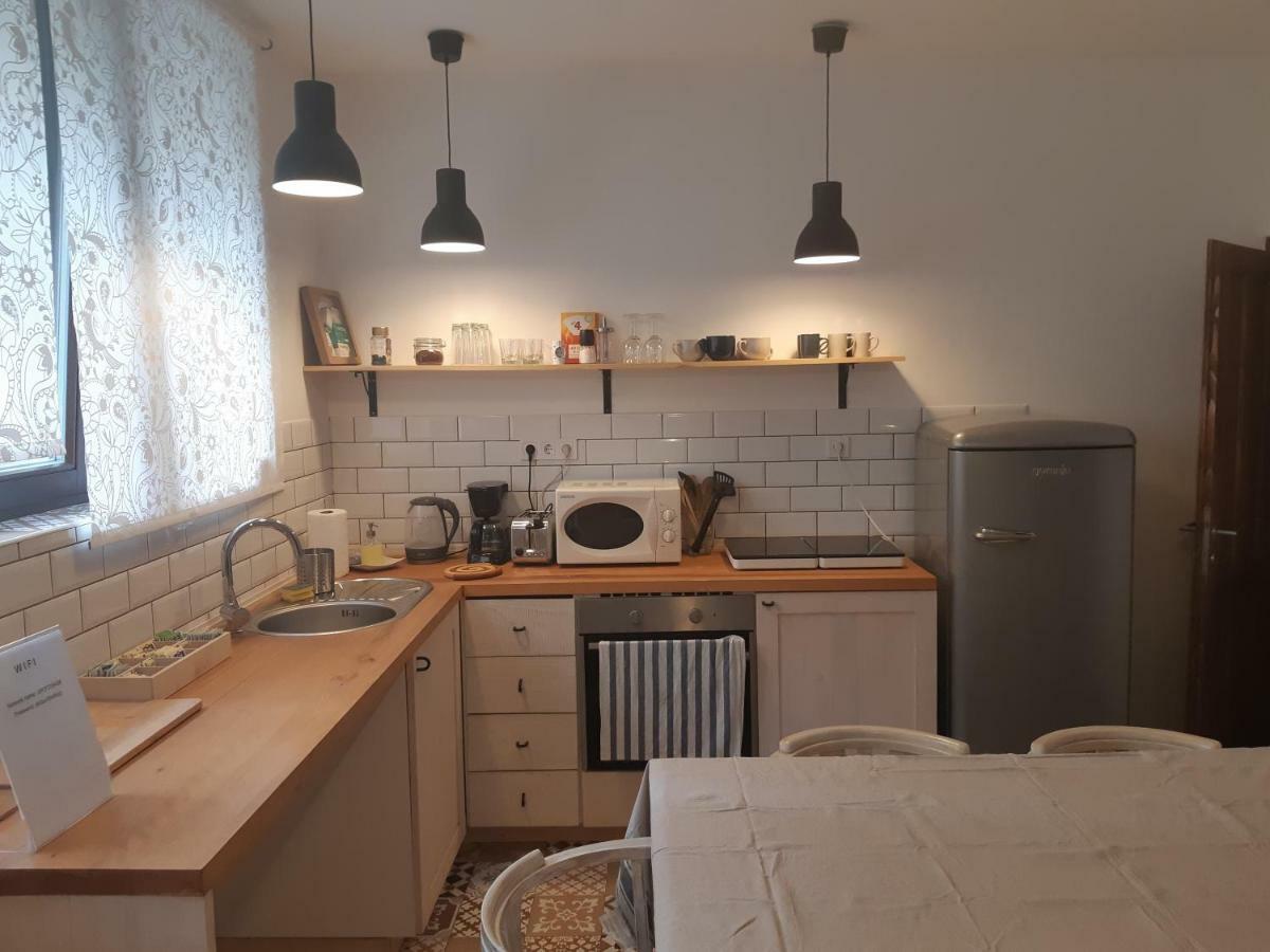 2 Bedroom Near Heroes Square Apartment